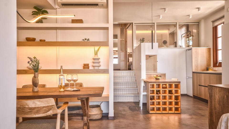 Dinning area & kitchen