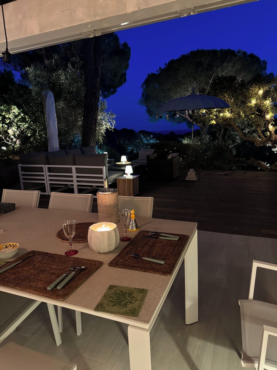 Outdoor dining