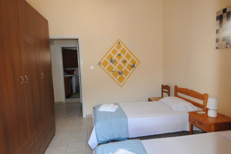 BEDROOM 2
