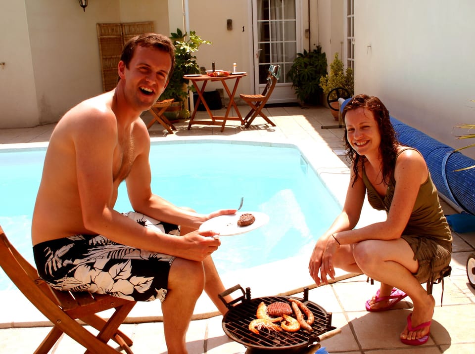 Previous guests Andrew and Zoe enjoying a barbecue by the pool