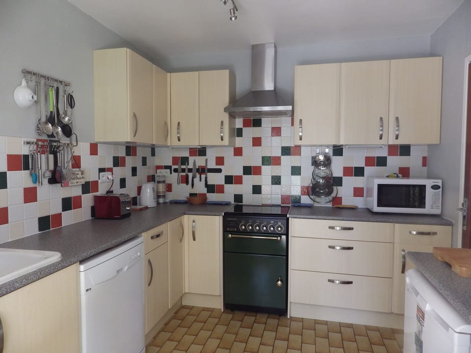 Modern fully fitted kitchen