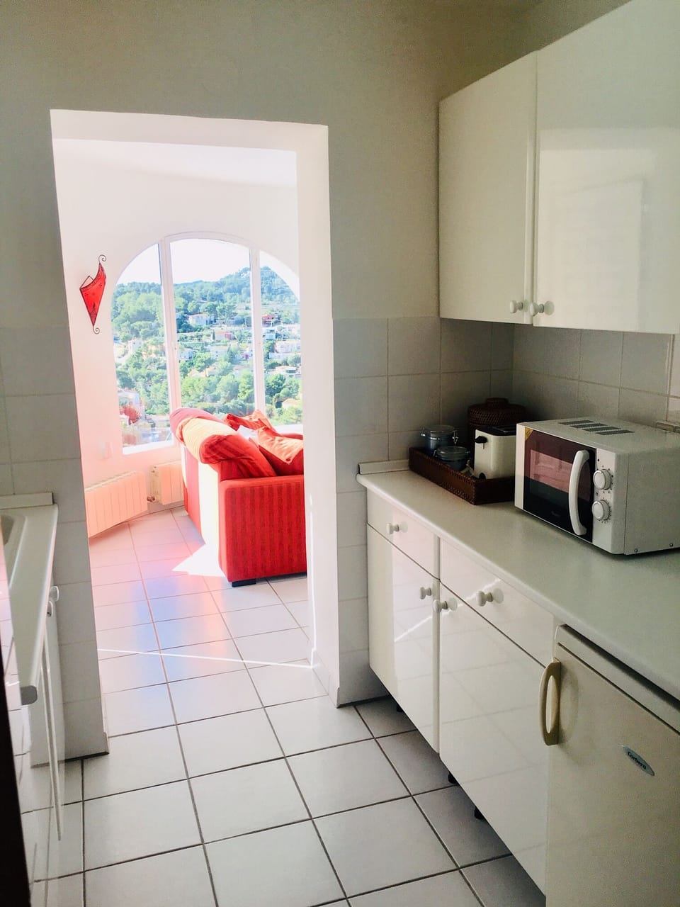 A fully equipped kitchenette 