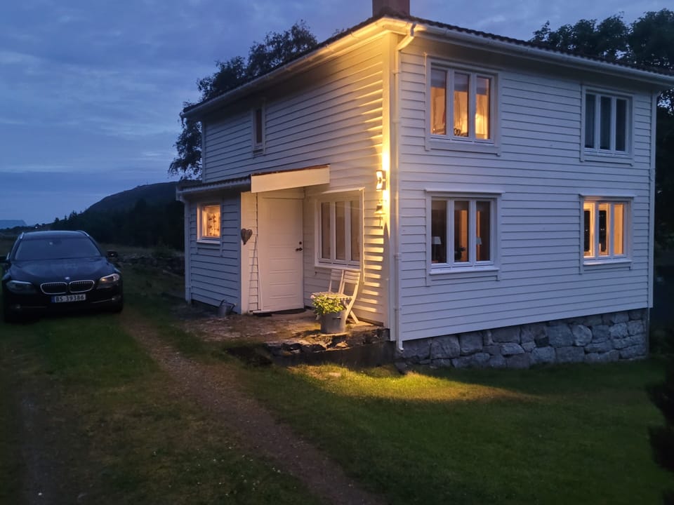 Welcome in the evening 