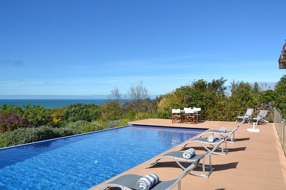 Private pool and sun terrace with ocean views — Villa Isis, luxury holiday villa in Sintra