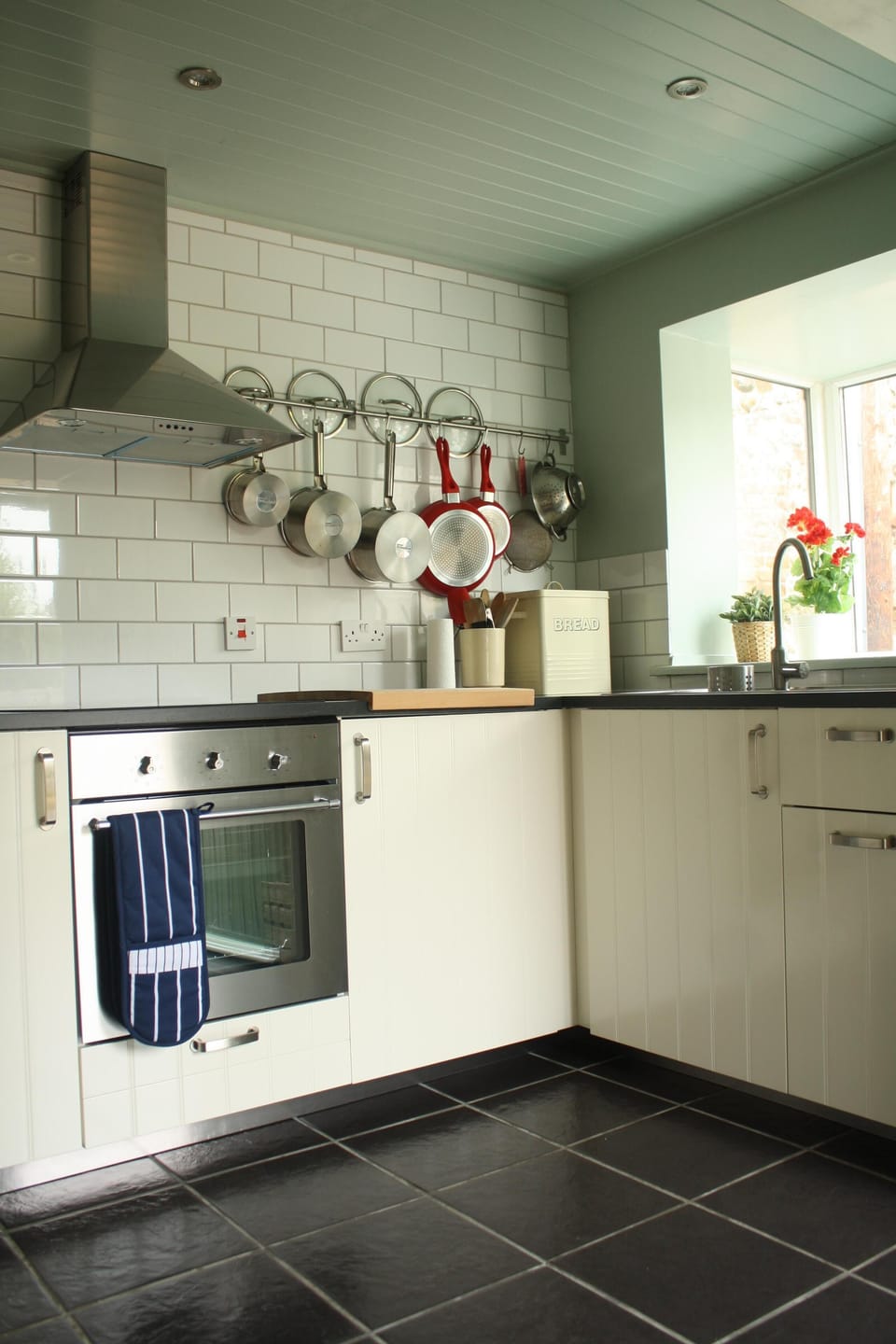 Induction hob and fan oven