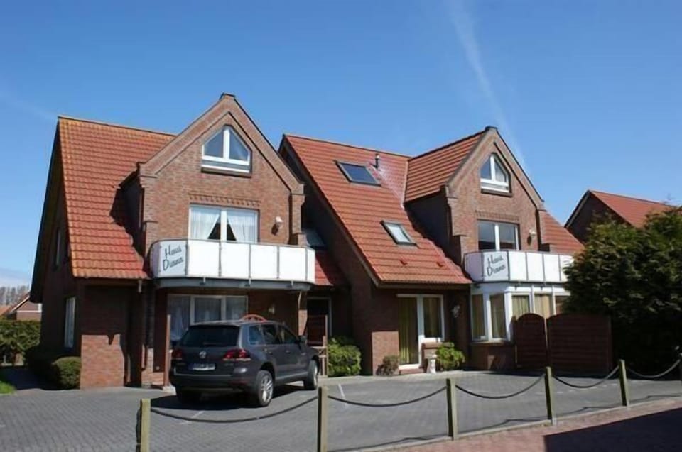 External view of the building. Picture 7