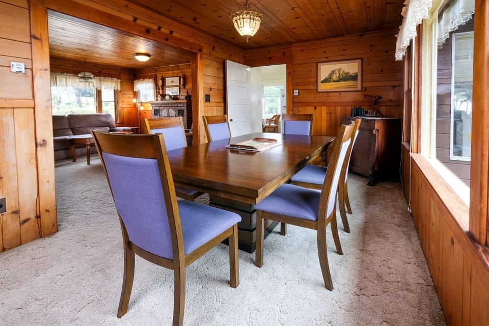 Great open layout between the living and dining area