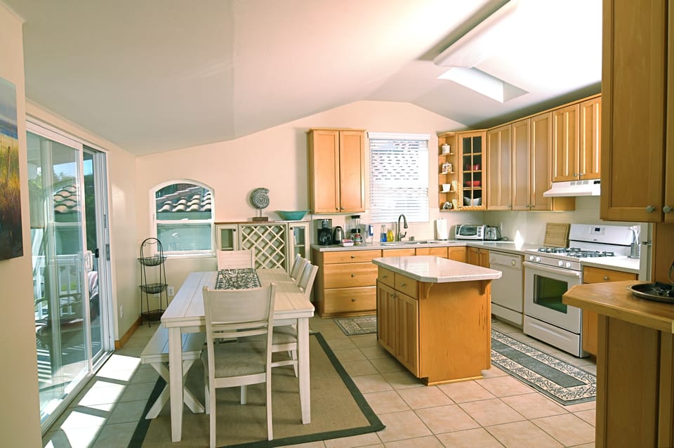 Kitchen -Dining Area