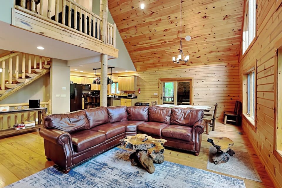Living Area w. Large Sectional, Fireplace + Smart TV
