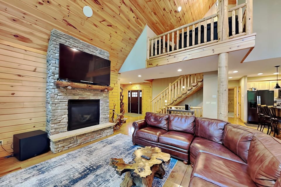 Living Area w. Large Sectional, Fireplace + Smart TV
