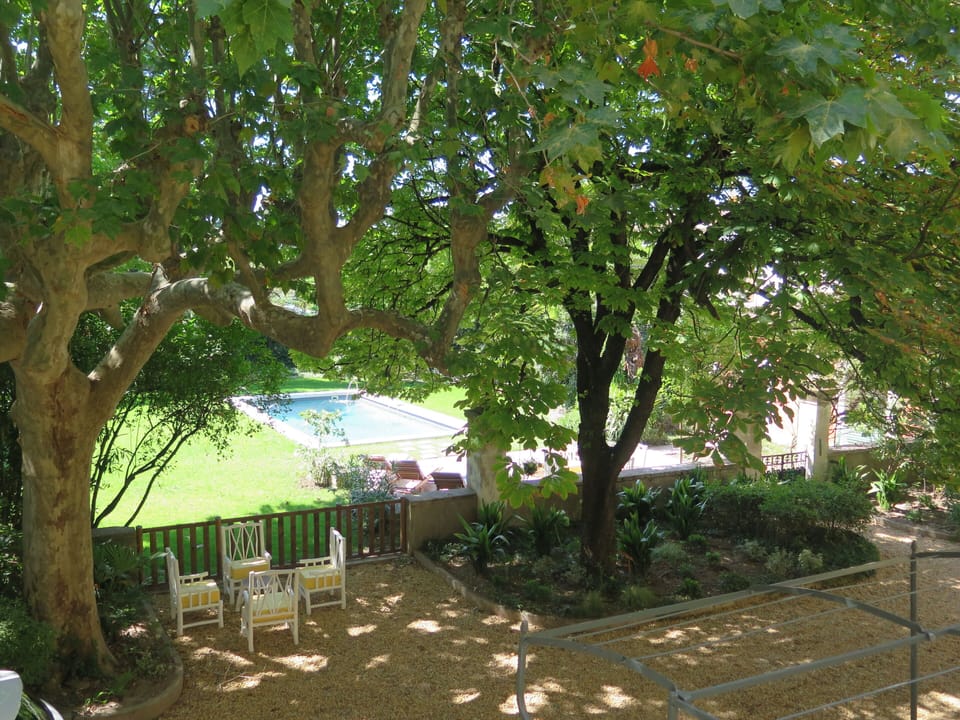 Garden and swimming pool open from April to October depending on the weather