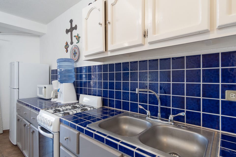 Double sink in there kitchen.