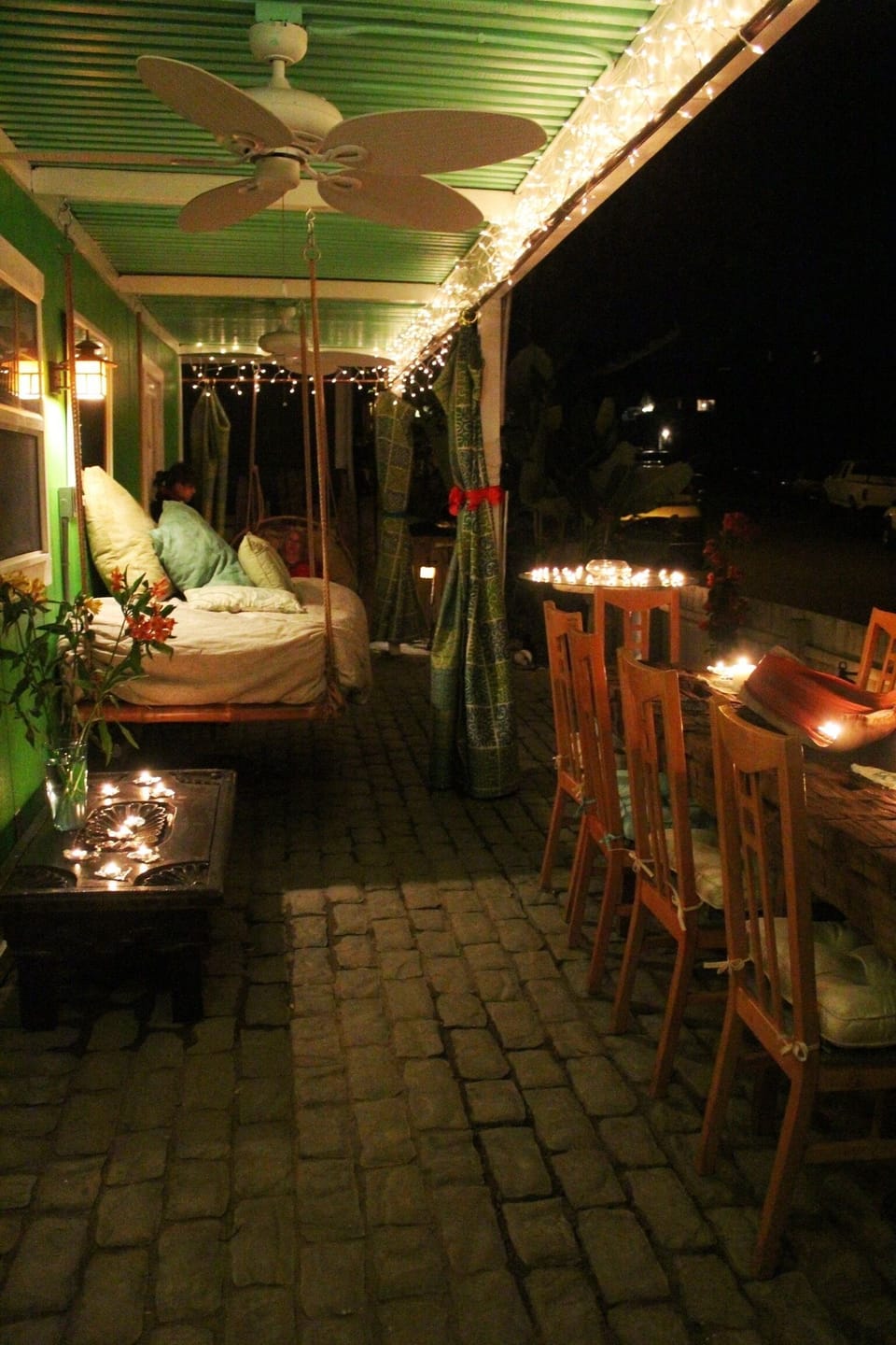 The Outdoor Lounge

(STR#14-0231)