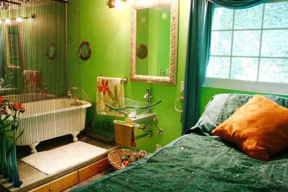 The Captain's Room

(STR#14-0231)