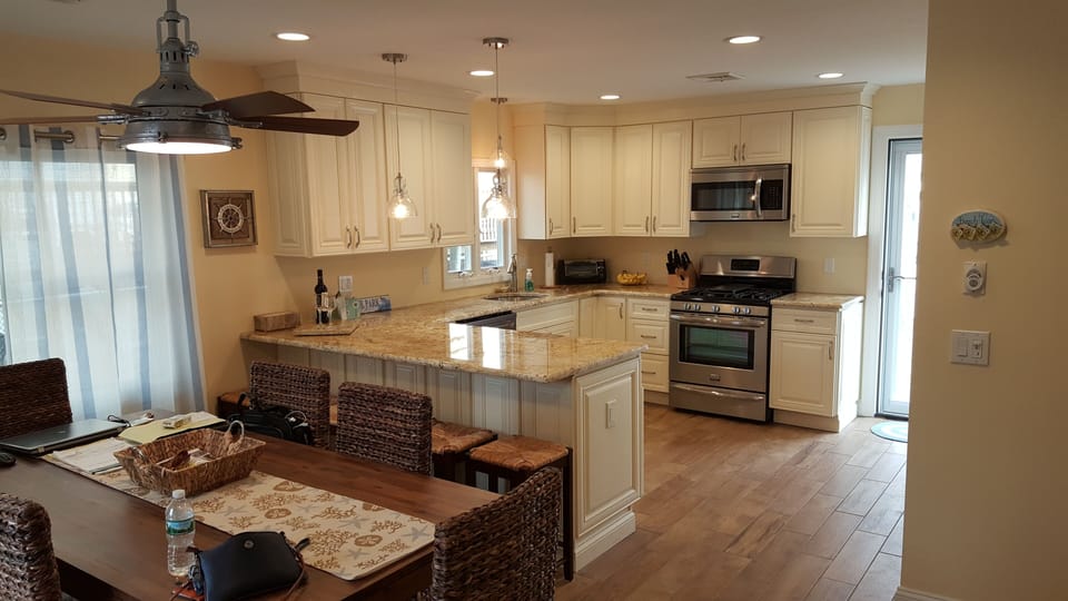 Kitchen/Dining room with plenty of seating for family and guests!