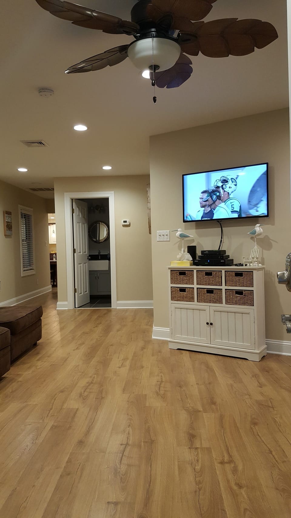 Living room Smart TV, DVD & Ceiling fan - view of 1/2 bath entry