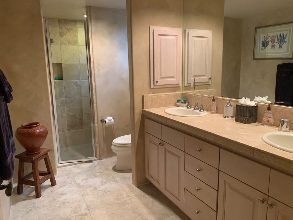 casita bathroom