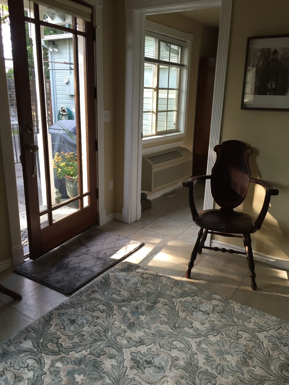 Entry/Living Room