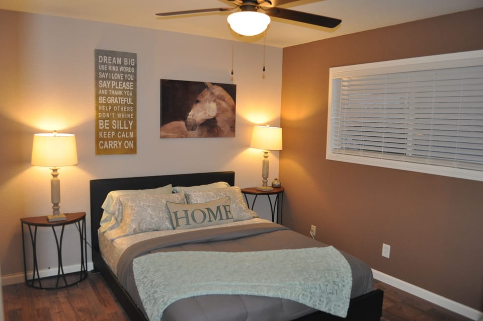 Master bedroom with queen bed and Simmons Plush Beautyrest mattress, (Sleeps 2) 