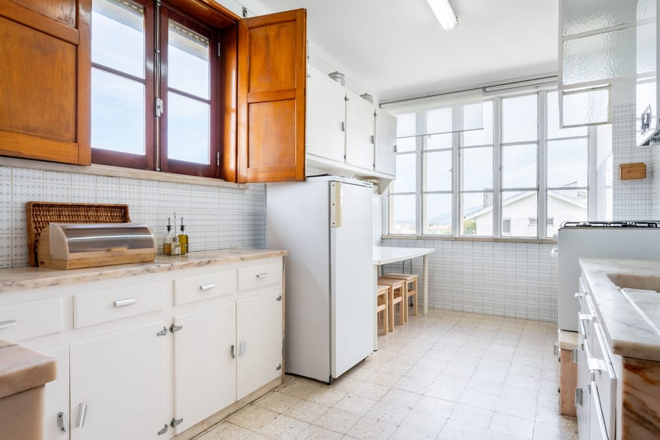 Kitchen, a 2nd bigger fridge/freezer is available on the ground floor
