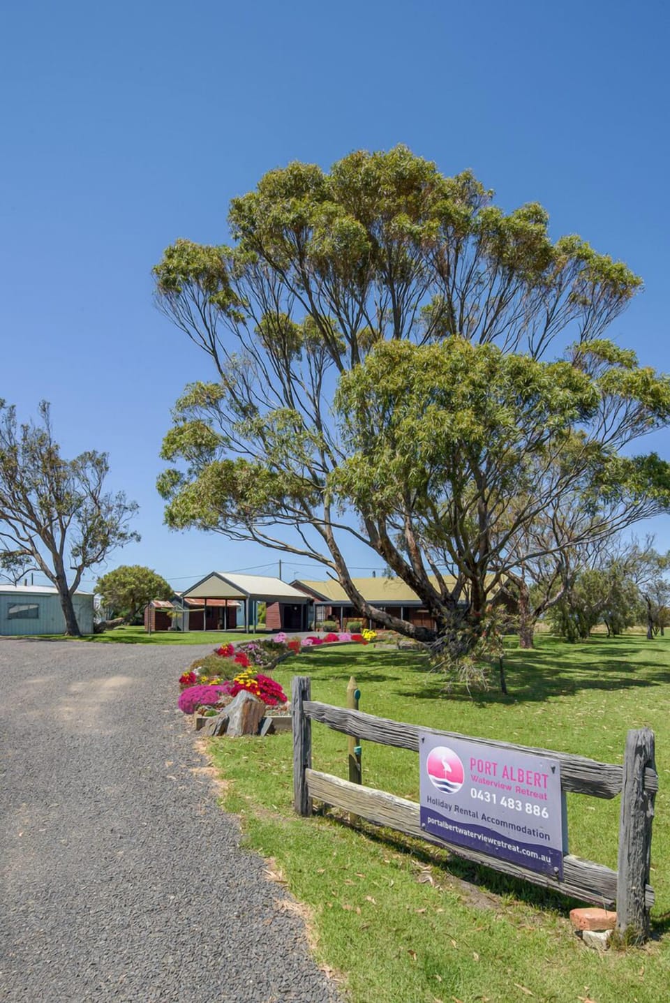 Entrance to Port Albert Waterview Retreat with extra parking to the left. 