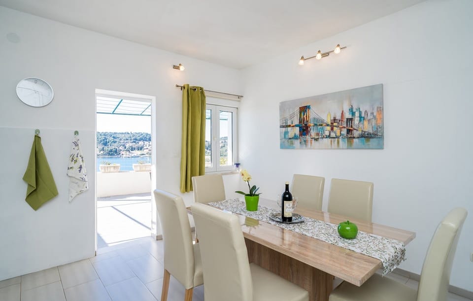  kitchen & dining room