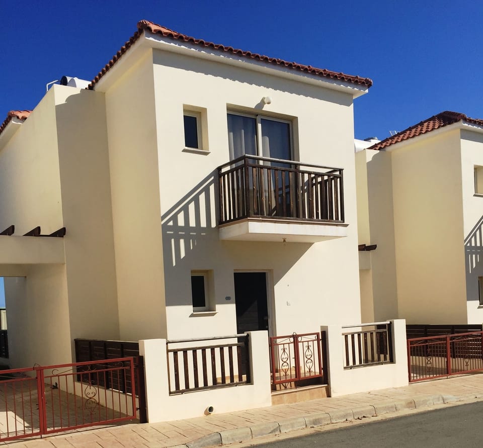 Front view of the villa....