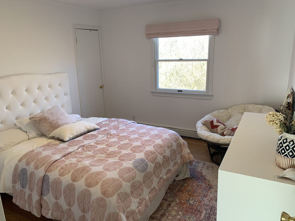 4th bedroom with queen bed