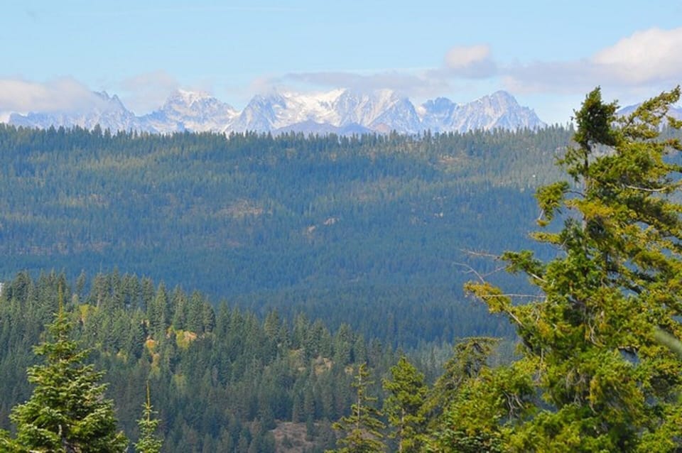 Spectacular Views Of The Stuart Range & Glaciers From The Front 440 Sq Ft Deck