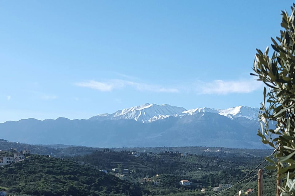 Villa Nova view to the White Mountains