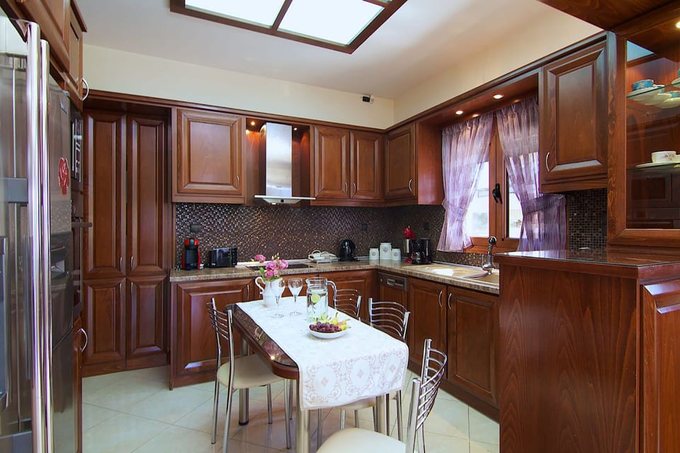 The kitchen is fully equipped!