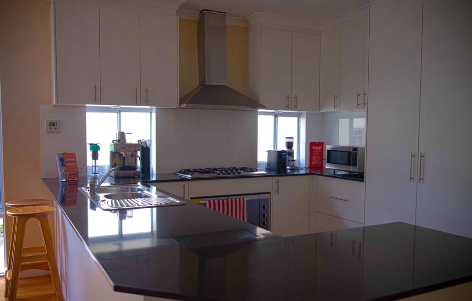 Kitchen with Granite Benchtop and 900mm Oven and Hotplates