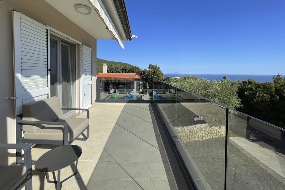 1st Floor Apartment D terrace 