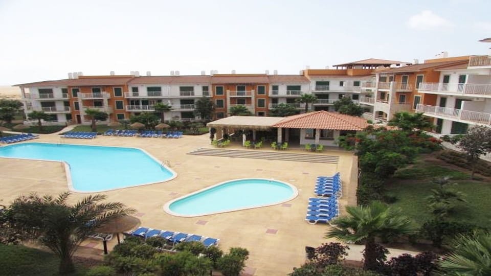 Overview of the Pool and Pool Bar