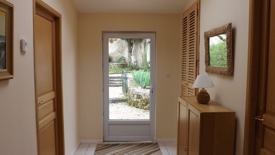 Courtyard garden entrance of Maison du Jardin.
