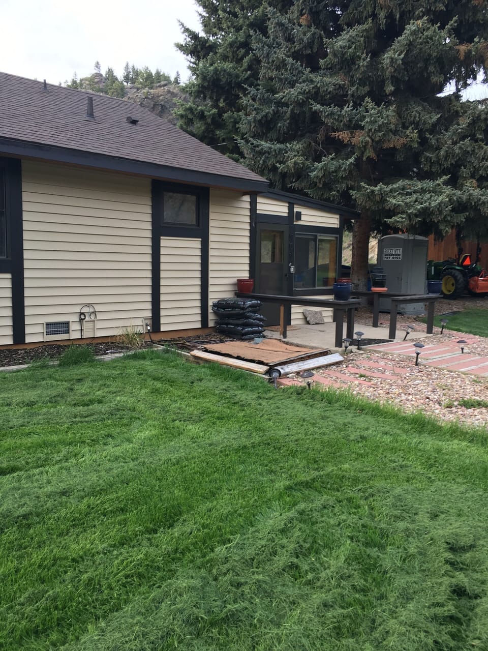 Cabin - Front yard...