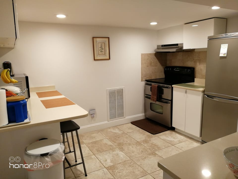 Full kitchen 