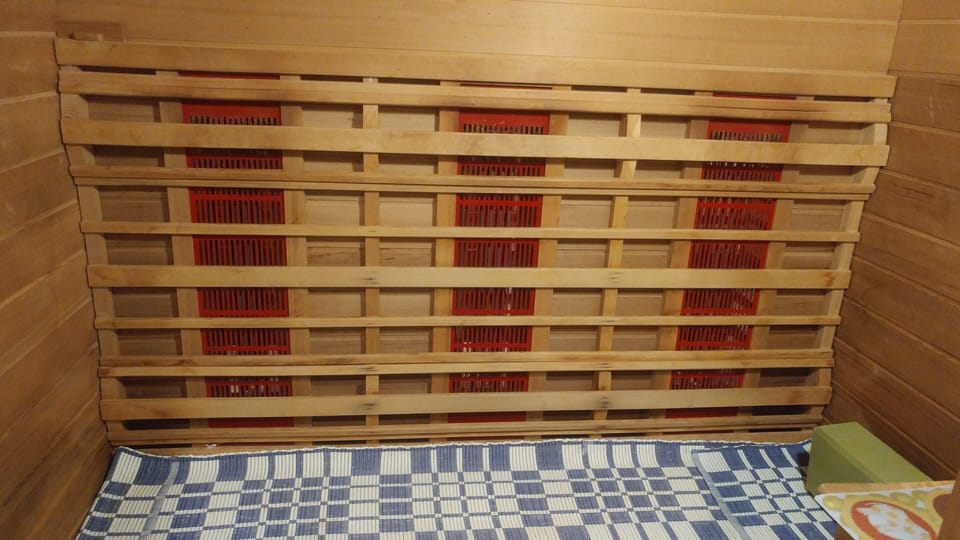 Sauna bench for 3