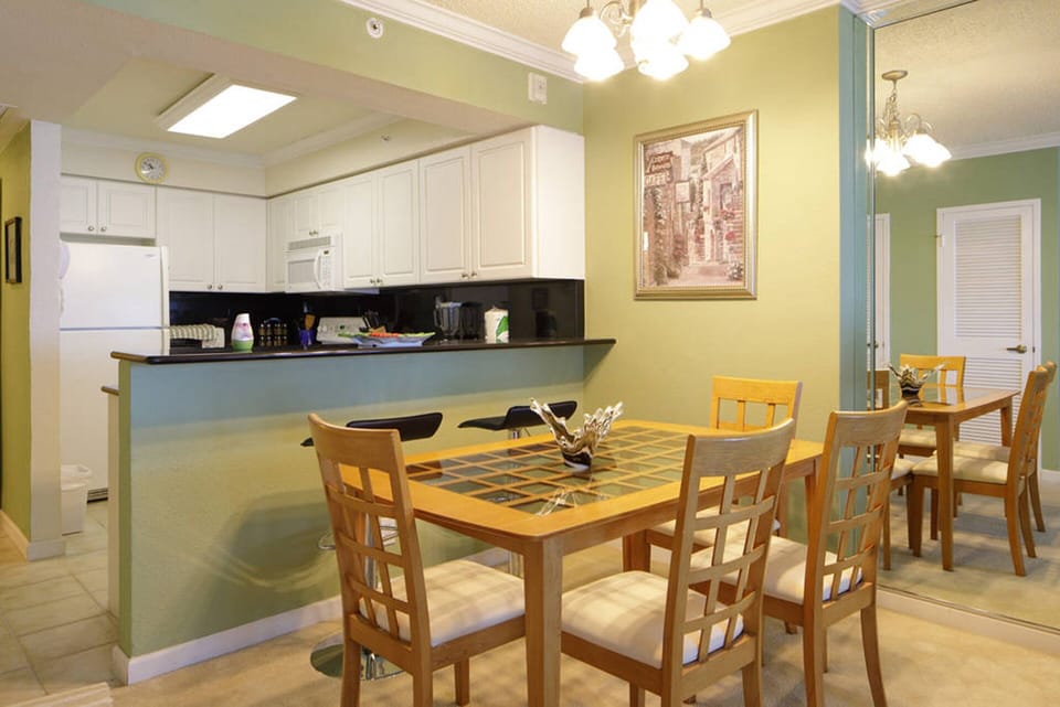 Complete Modern & Bright Kitchen w black marble Breakfast Counter. Table/chairs