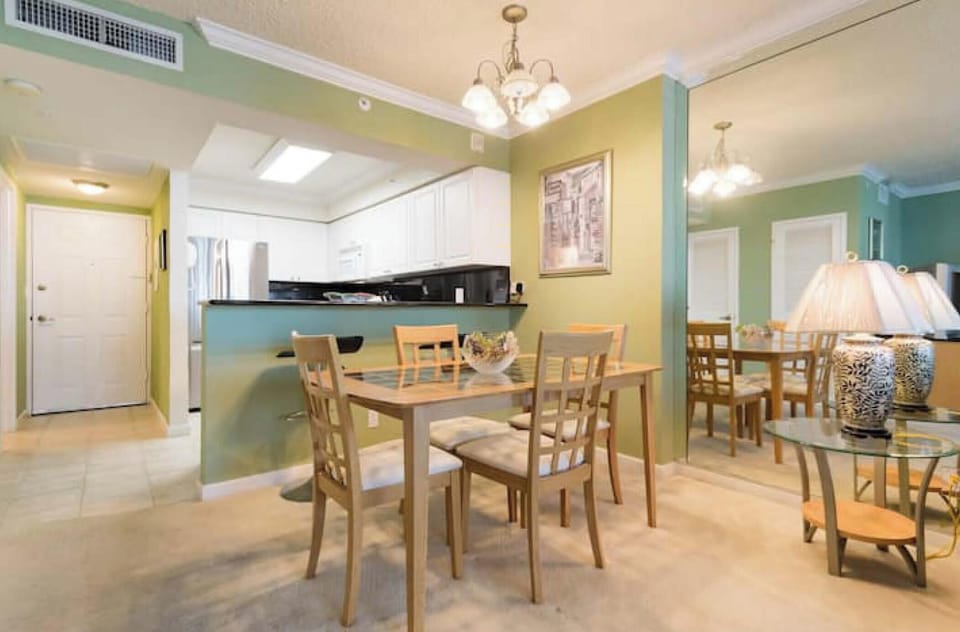Complete Modern Kitchen w Black Marble   Breakfast Counter.  Table with 4 Chairs
