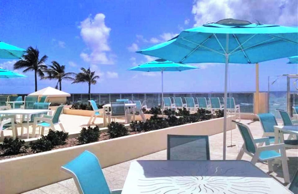 Huge Pool Deck w Gardens w View & Access to Beach. Picnic Areas with WiFi.