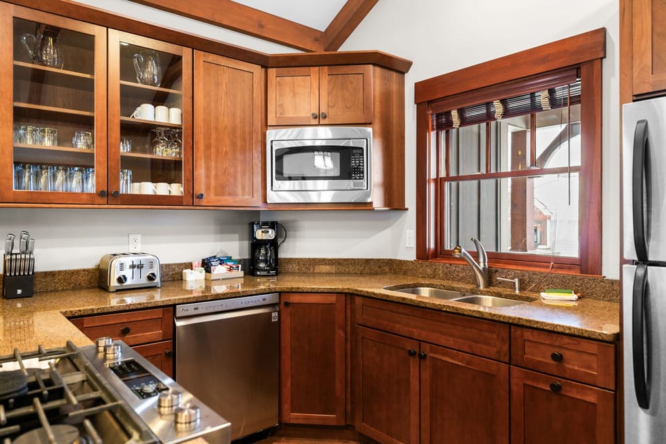 Private Cozy & Spacious 4 Bedroom-4 Bath Cottage Near Ski Resorts in Northern MI Cottage in Michigan