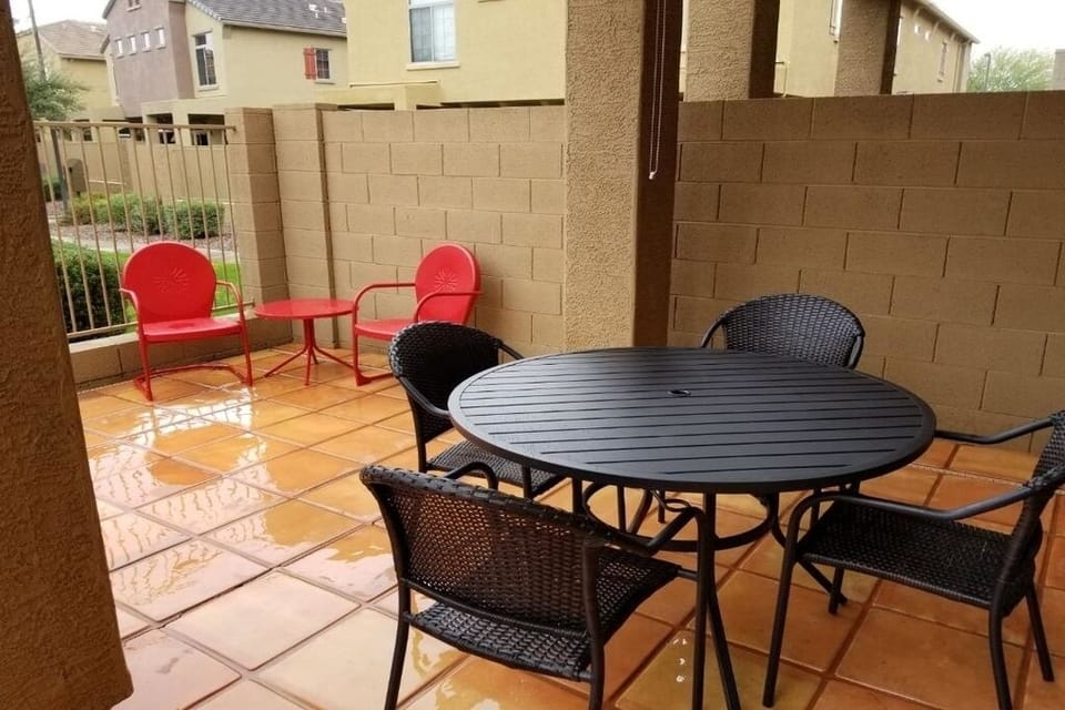 backyard, table chairs