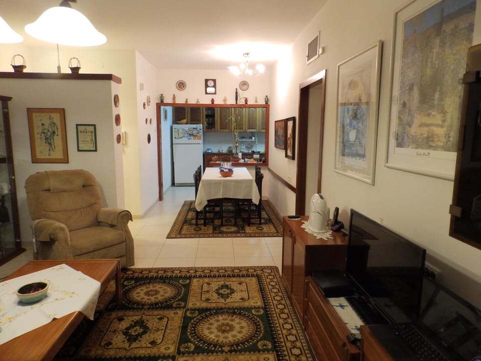 Living room + Dining area (for 6 people)