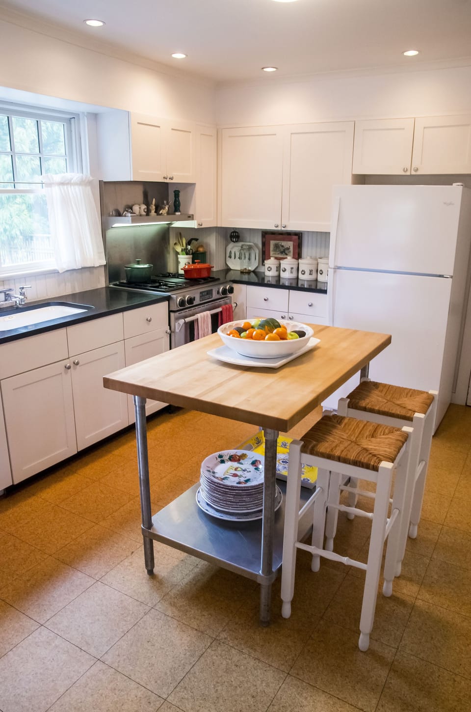 Country Kitchen - Featuring Jenn-Air Cooktop and Island Seating