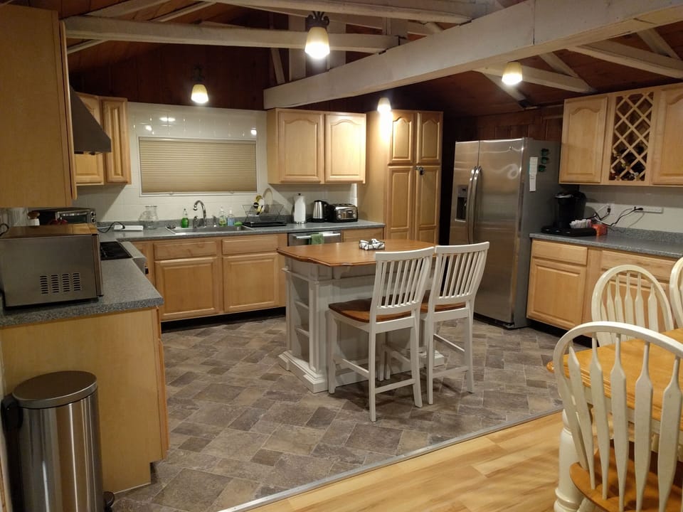 Fully Equipped Kitchen w/Center Island
