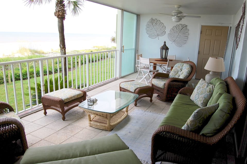 Relaxing and Dining on your lanai