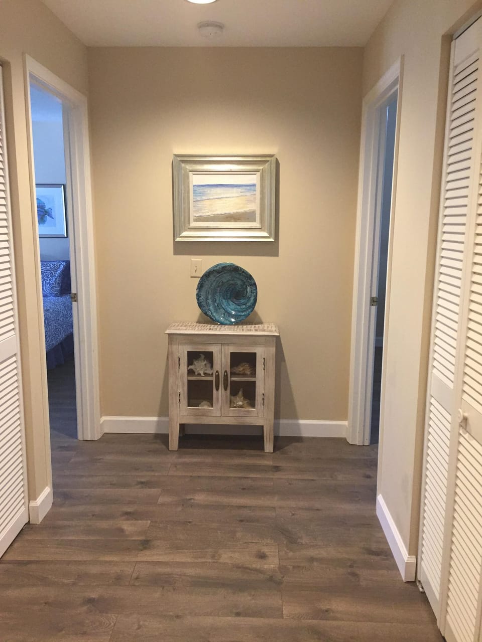 Upstairs foyer leading to two bedrooms
