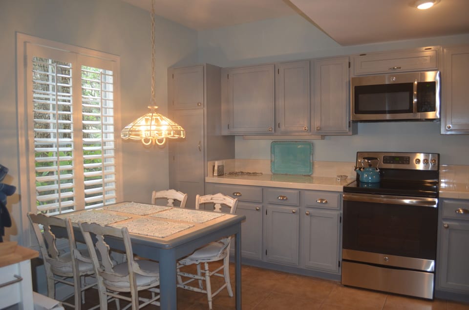 Eat in kitchen
