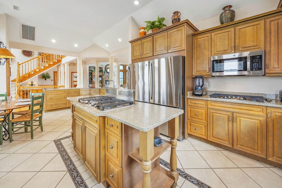 Surf or Sound Realty - 333 - Bramasole - Kitchen -3